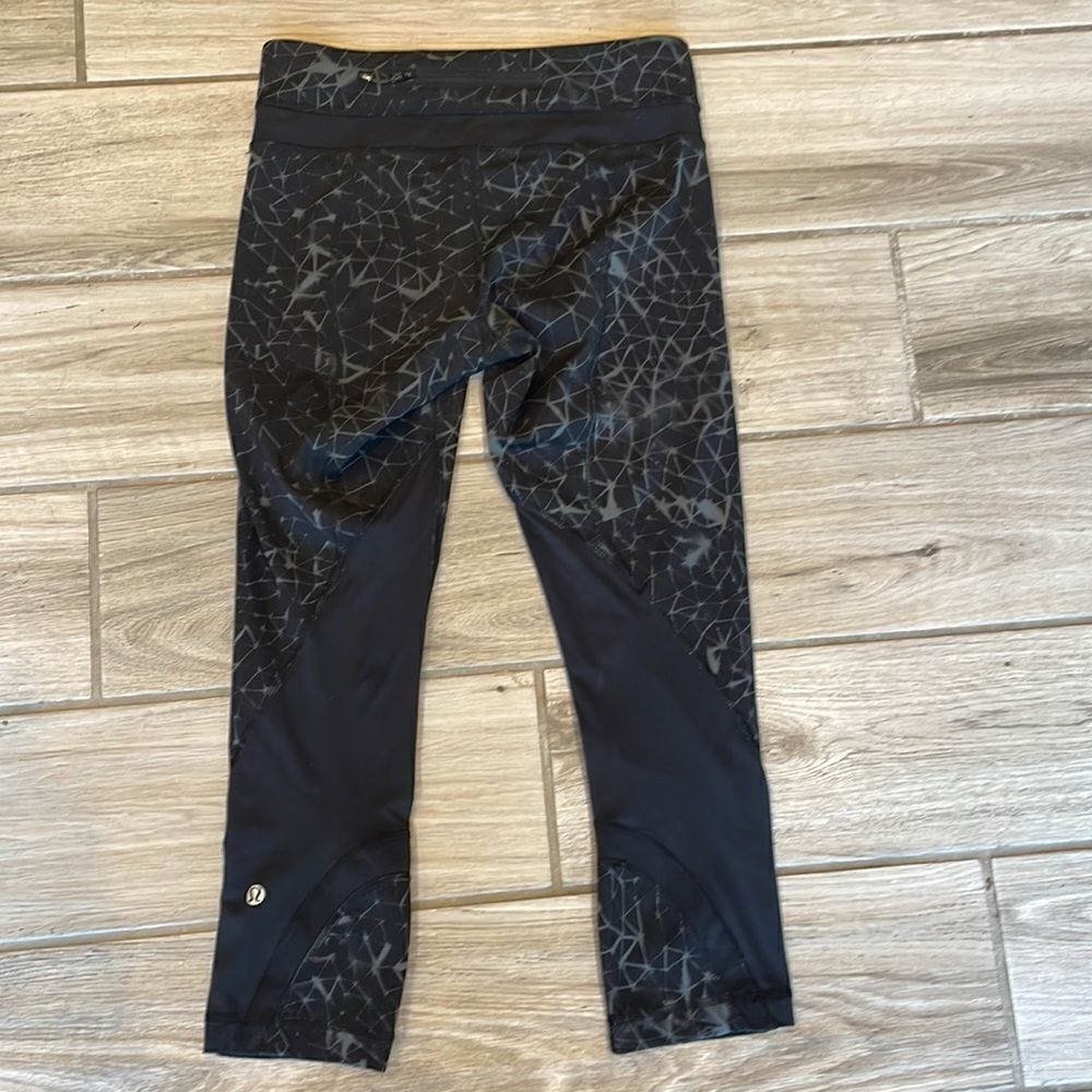 Lululemon Top Speed Capris Like New - Picture 2 of 5